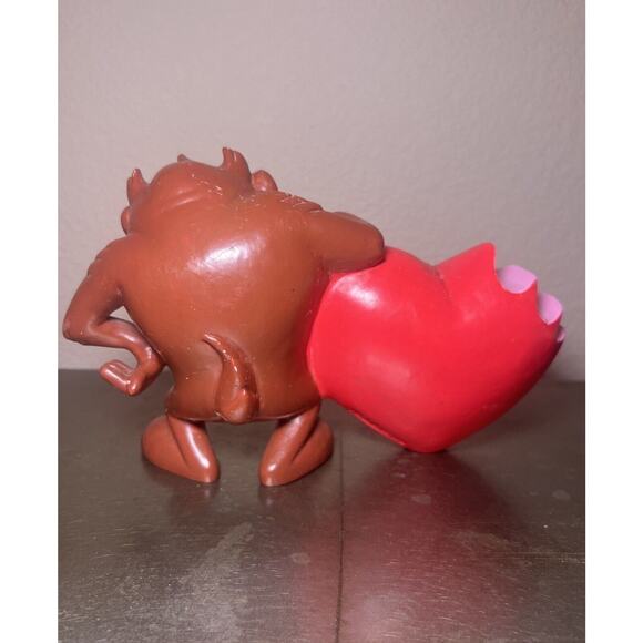 RARE Tasmanian Devil Taz Heartbreaker Figurine 1995 Warner Bros. Looney Tunes - Picture 4 of 9